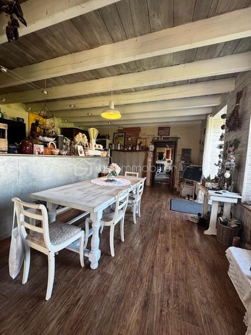Charmante maison charentaise en pierres  195 m² habitables  Terrain arboré de 1433 m² avec four à pain