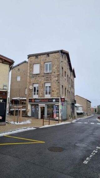  Immeuble  vendre 15 + pices 230 m