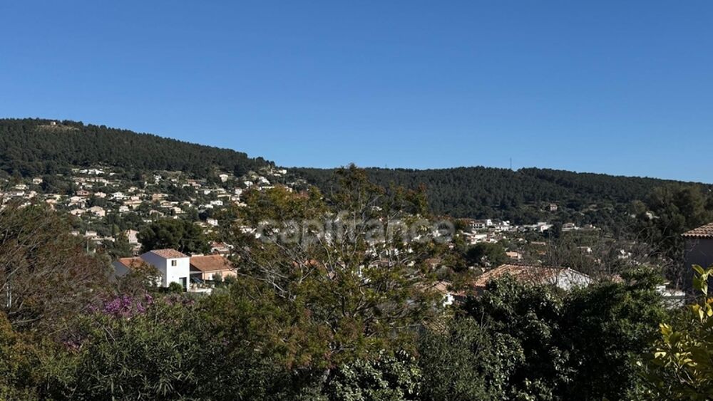 Ceyreste charmante maison de plain pied de 130 M2, 3 chambres, garage, piscine sur un terrain de 1 600 M2