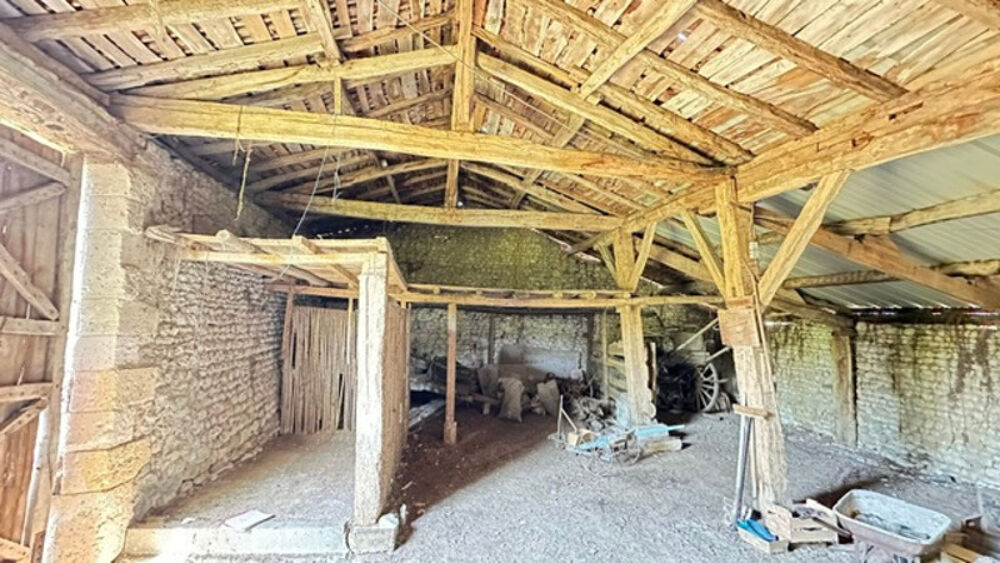 Vente Maison ? Corps de ferme à rénover – Un fort potentiel au cœur de la campagne CHARMANT (16) Charmant