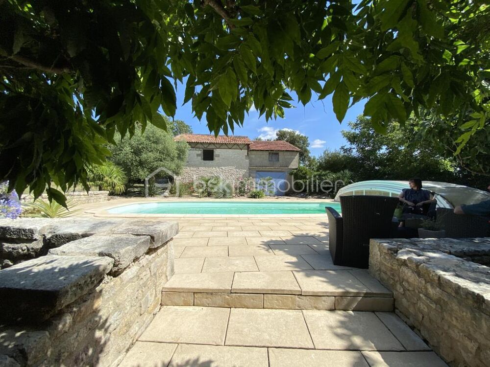 Propriété avec Gîte piscine et dépendances jardin 8700M² 8MIN RUFFEC ET CIVRAY