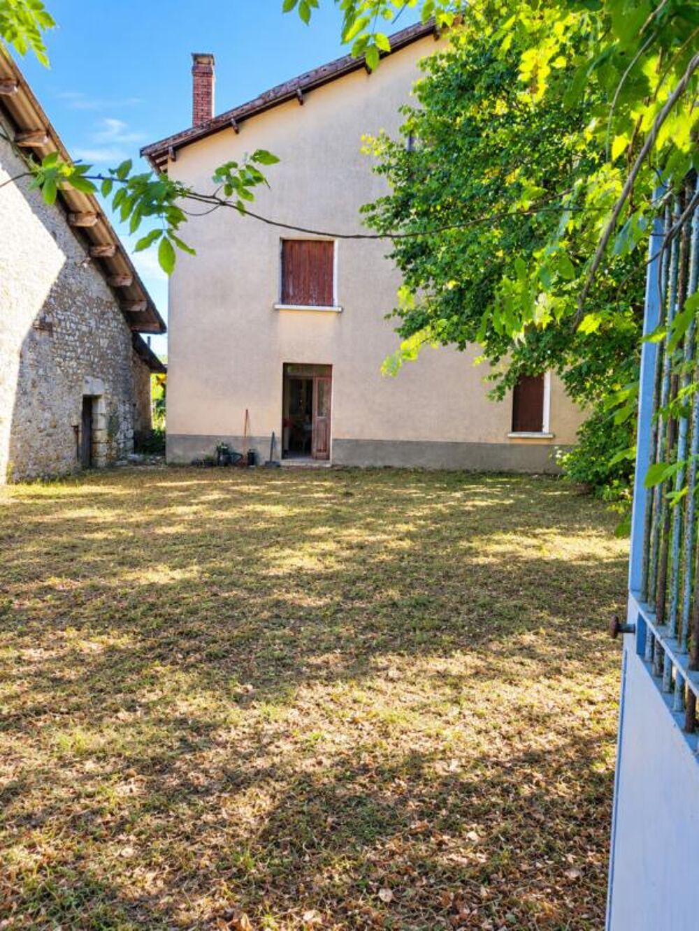 Vente Maison ANCIENNE FERME AVEC DEPENDANCES ET TERRAIN DE 1 HA 900 Eyzerac