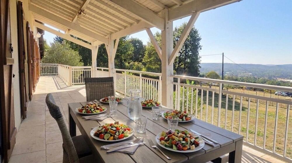 Maison familiale avec vue au LEDAT (47)