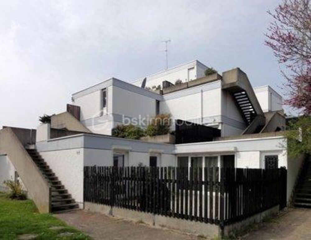 VILLEPINTE RÉSIDENCE LES PYRAMIDES