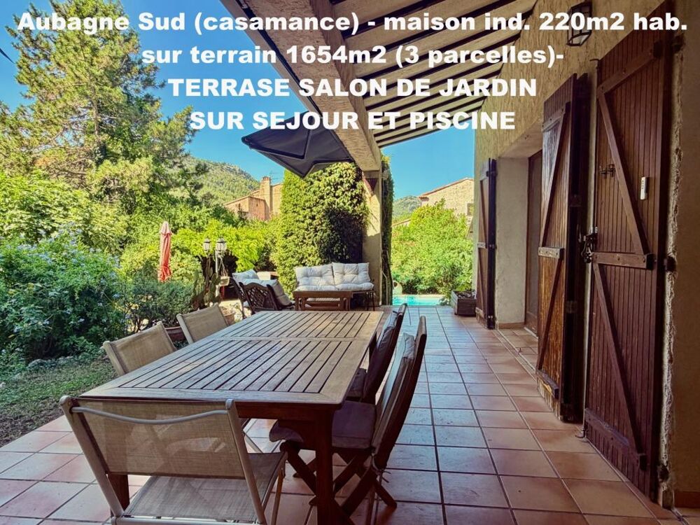 13400 Aubagne (Casamance et Chateau de Creissauds) Maison Individuelle - 4 à 5 chambres - 220m2 hab et 300m2 plancher