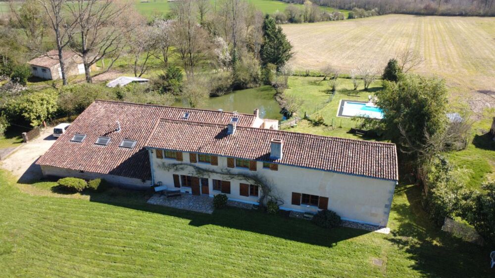 Vente Maison Maison de caractère de 317 m2 à Gizay, 5 chambres,  parc de 5500 m2, piscine , grange, atelier Gizay