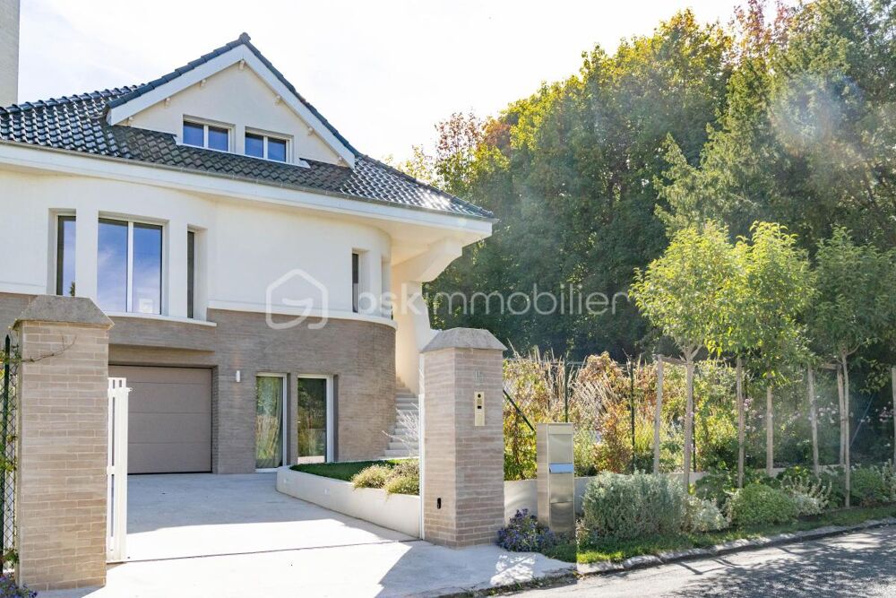 Le Pecq - Maison d'architecte rénovée en 2024 - 201 m² - Terrain arboré de 1 265 m² - Studio Indépendant