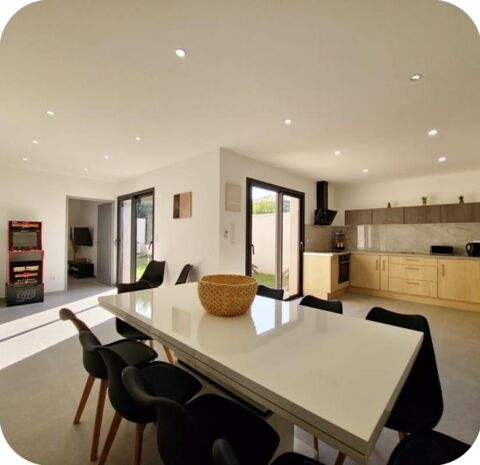  Appartement � louer 5 pi�ces 170 m� Venissieux