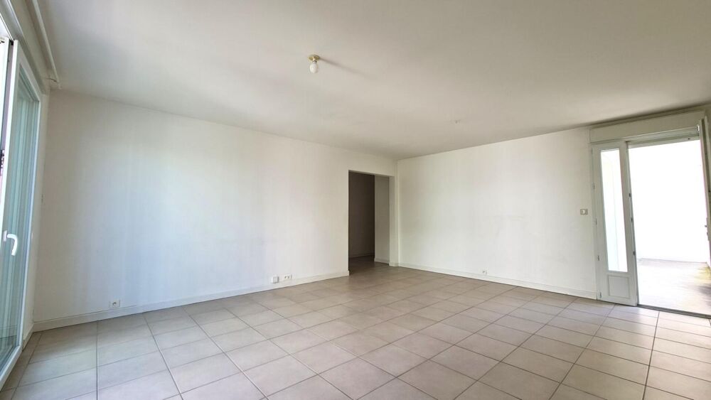 Vente Appartement La Rochelle centre, Grand T3 bis lumineux avec balcon, parking et cave à 2 pas du marché La rochelle