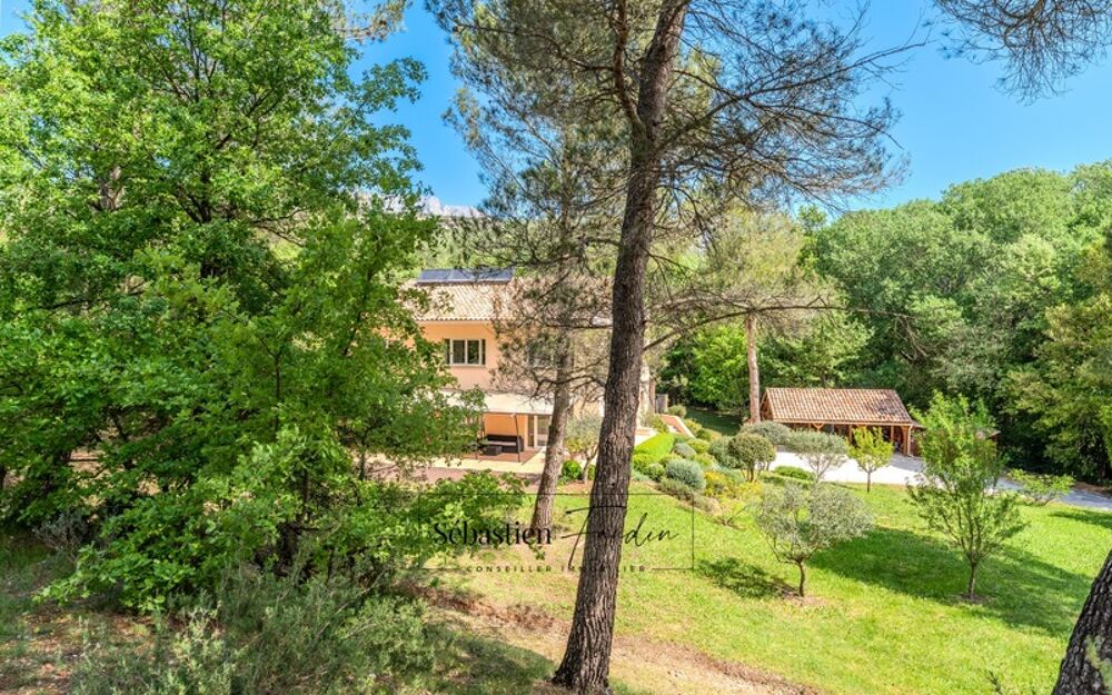 Domaine à vendre à Rousset à 15 minutes d'Aix-en-Provence - 1 ha - 3 logements - plus de 315 m² habitables - calme absolu - amou