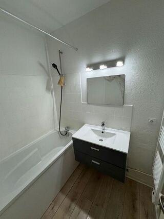  Appartement à louer 3 pièces 60 m²