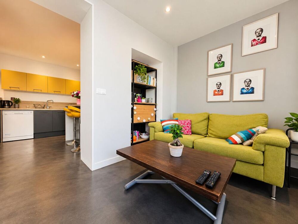 Vente Immeuble Immeuble Saint Sebastien Sur Loire : Commerce + 2 studios + colocation T4 Saint sebastien sur loire