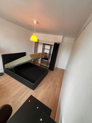 Appartement à louer 4 pièces 80 m²
