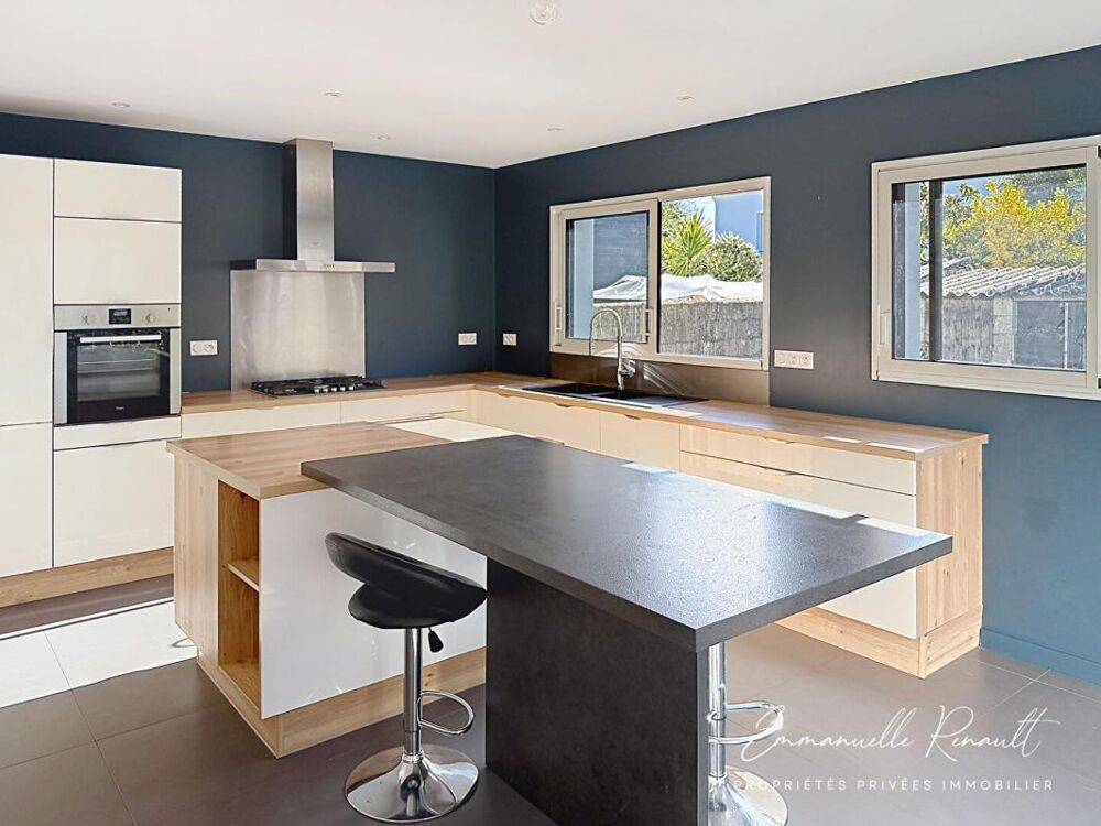 Vente Maison Élégante maison de 136 m² (144 m² au sol), avec vie de plain-pied et jardin. Quartier Sacré Coeur · Stade Becel · Vannes Vannes