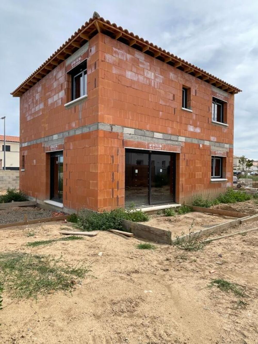 Vente Villa Maison  année 2025  r+1 de 109 m2 Habitable 4 chambres  avec garage ,terrasse, clôturé sur un terrain de 280 m² d angleilla Mont Montagnac