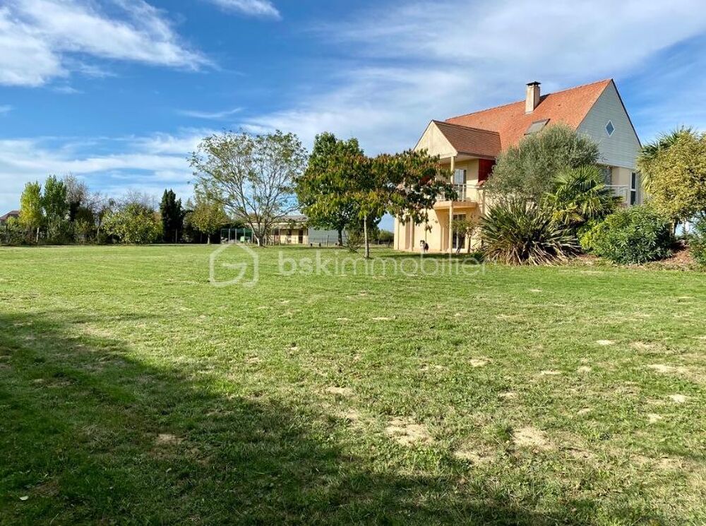 Vente Maison Charmante maison avec piscine, box à chevaux et vue Pyrénées Escures
