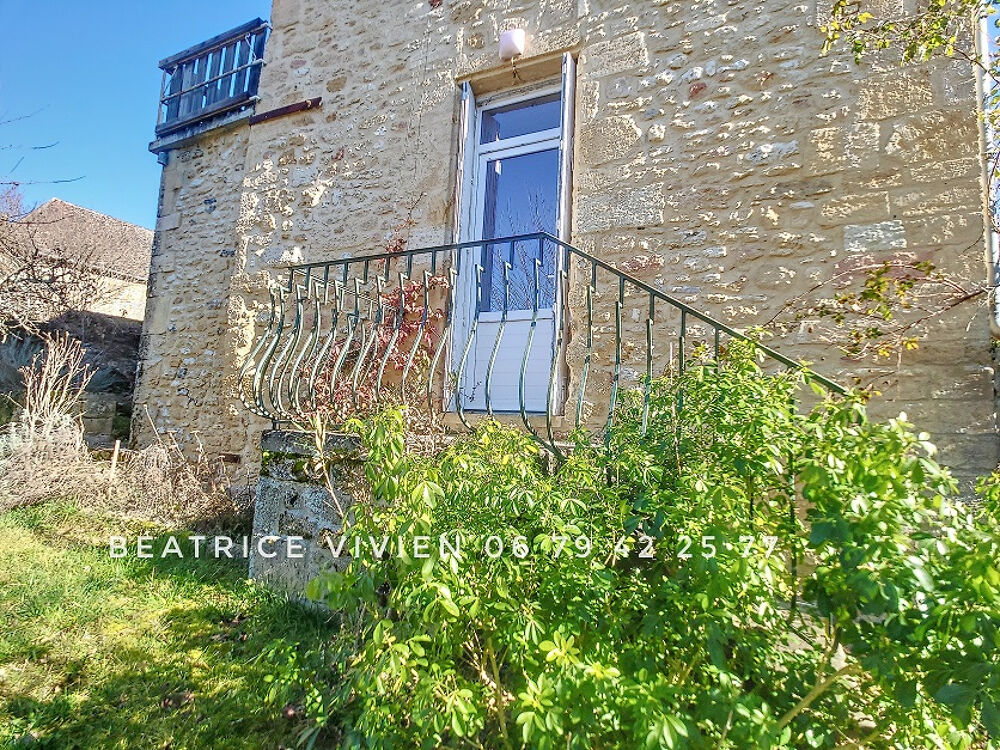 Vente Maison PLAZAC:  Maison 5 pièces, 162 m2. 2-3 Chambres .Un studio T2 indépendant. Garage. Terrain:448 m2 Plazac