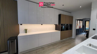  Maison � vendre 10 pi�ces 305 m�