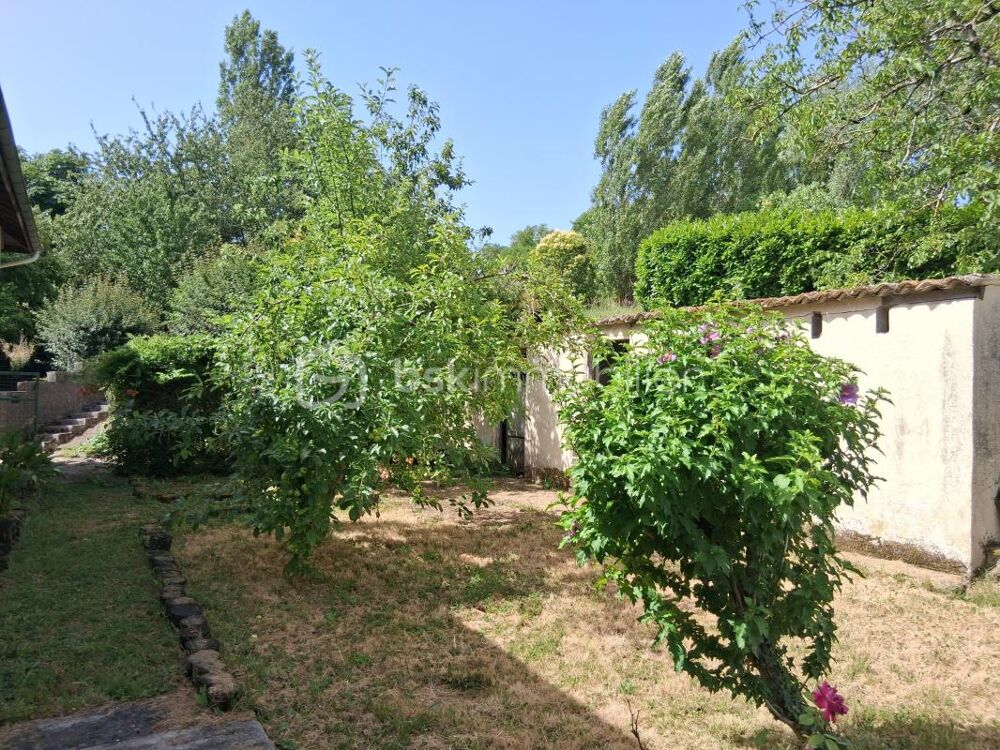 A SAISIR Maison familiale de 150 m² avec dépendances  Terrain arboré de 2 733 m²  Tombeboeuf