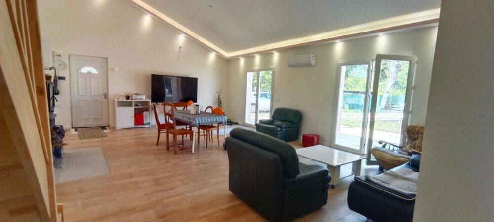 Vente Maison Maison 6 pièces 180m2 avec un terrain de 800m2 et un autre de 1120m2 LA ROCHE CHALAIS (24) La roche chalais