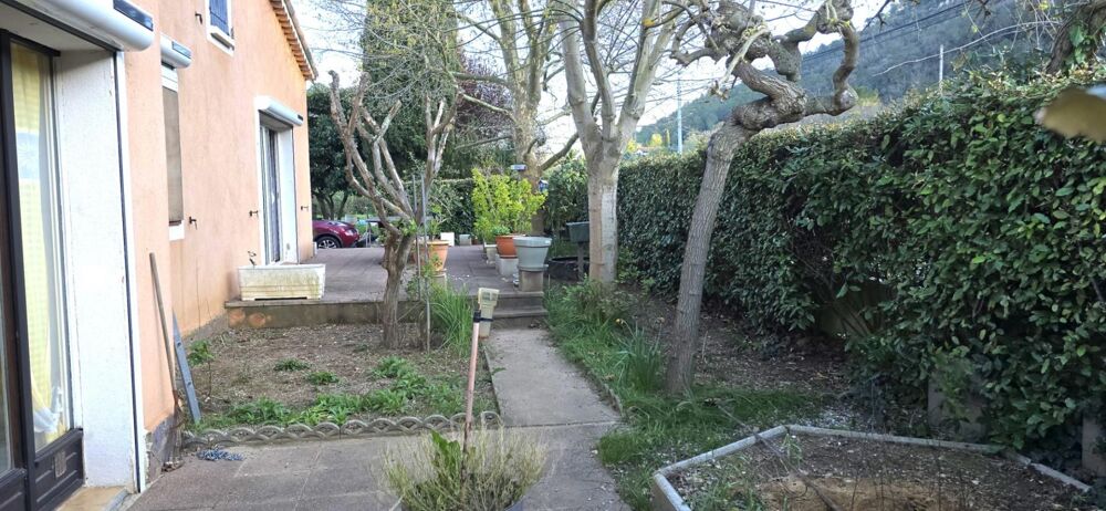Vente Villa Villa T4 de 93 m2 avec annexes et piscine sur 2229 m2 de terrain Vidauban