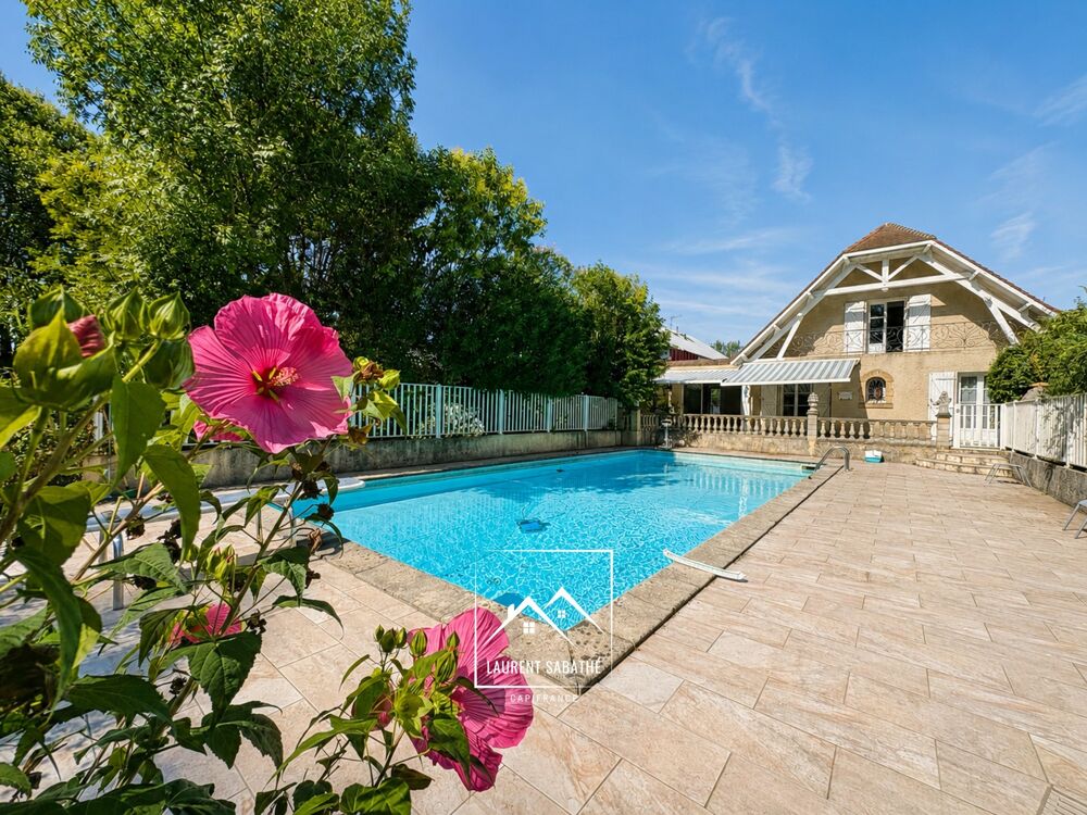 PAU (64)  À VENDRE - Maison familiale de 213 m² - 5 chambres, bureau et piscine