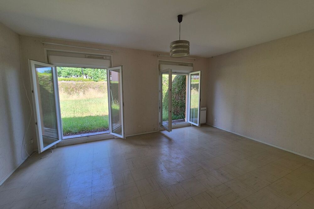 Vente Maison Pavillon T2 de plain-pied avec garage et jardin – Messeix (63) Messeix