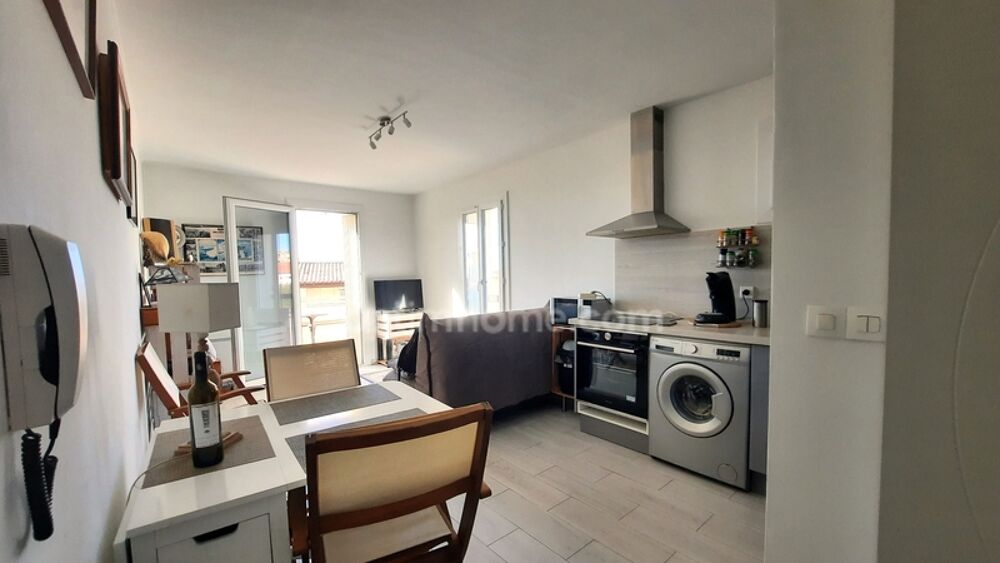 ? Appartement T2 rénové avec terrasse  Centre-ville de Sausset-les-Pins  A deux pas de la plage
