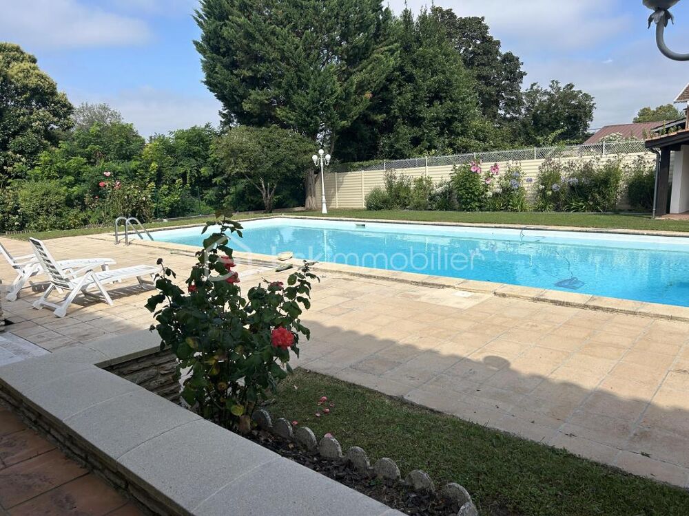 SUPERBE PROPRIETE - PARC - DEPENDANCE - PISCINE - DOUBLE GARAGE