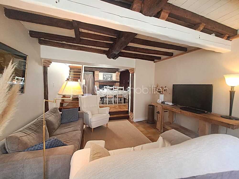 Maison de village avec jardin, piscine et garage attenant