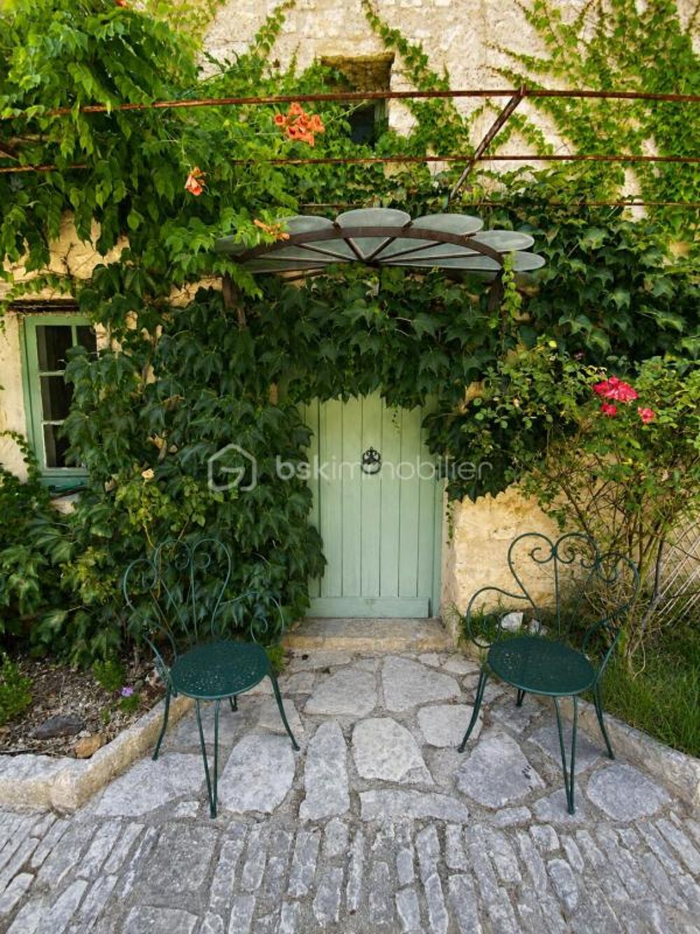MAS PROVENÇAL DU XVIII? SIÈCLE (APT EN LUBERON 84) VUE LAVANDES  3 LOGEMENTS  de type T12- PISCINE  FORT POTENTIEL TOURISTIQ
