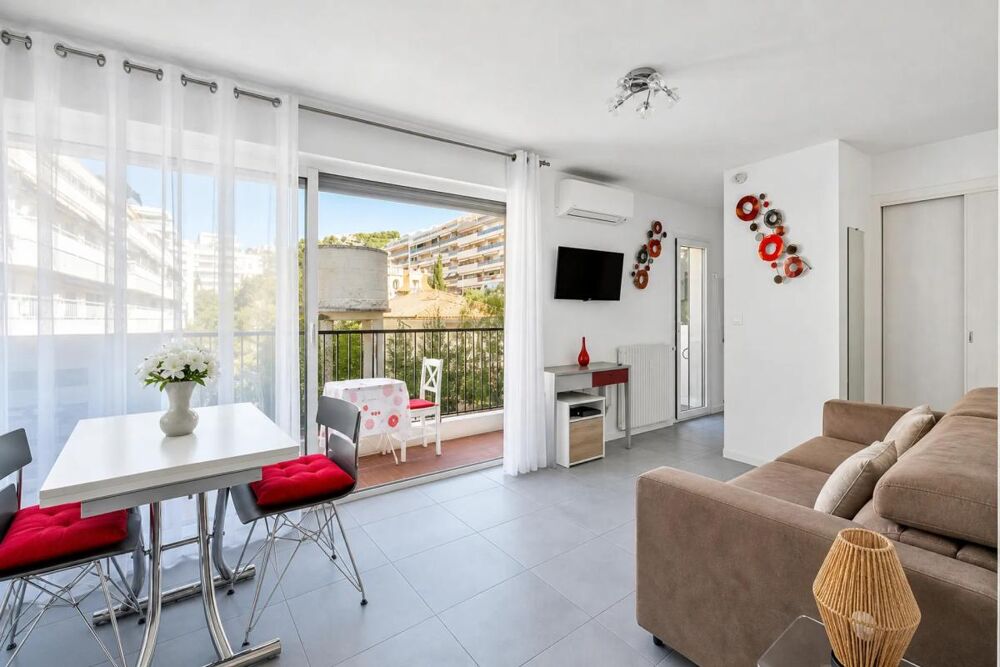 Vente Appartement Très beau studio de 25 m² avec balcon cave et place de parking - situé à Cannes proche Croisette Cannes