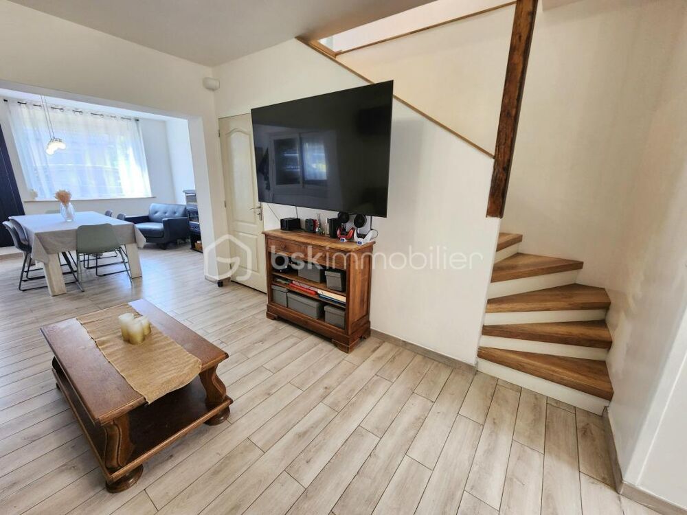 Maison individuelle, 3 grandes chambres, jardin, local commercial récent, sous-sol