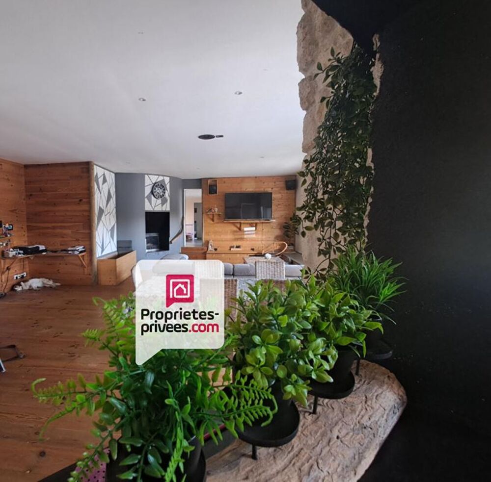 Maison contemporaine de plain-pied 5 chambres Piscine Double garage