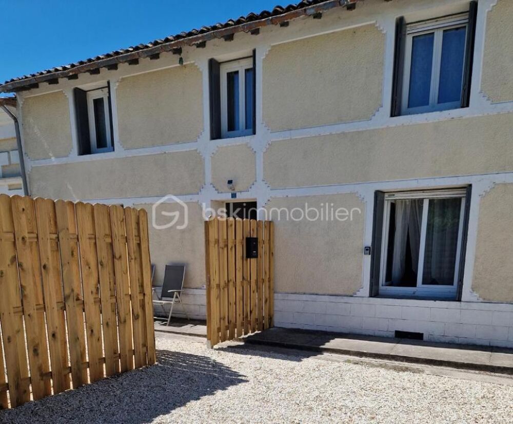 Vente Maison Longère charentaise pleine de charme avec chai et terrasse – Floirac (17) Floirac
