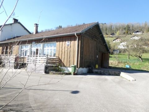   LA BRESSE (88)  à vendre Local/bureau  de 130m² , terrain 300m² place de parking 