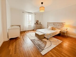  Immeuble à vendre 14 pièces 331 m²