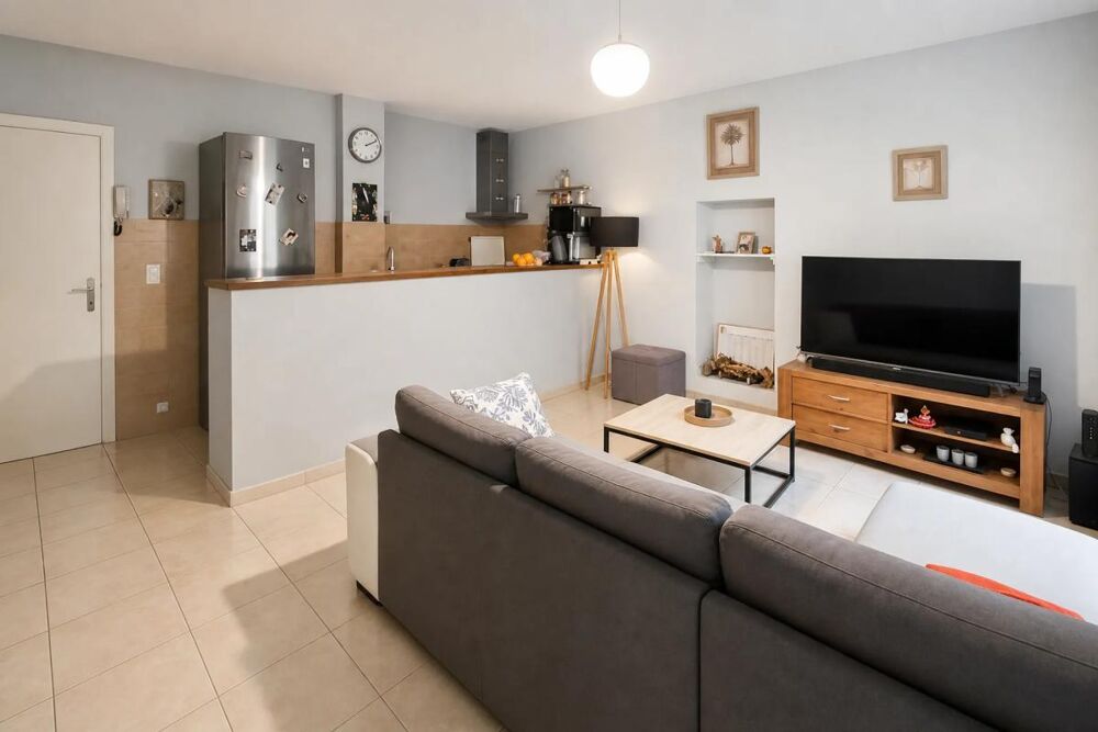 Appartement 3 pièces de 55 m² avec cours situé à Saint-Gilles