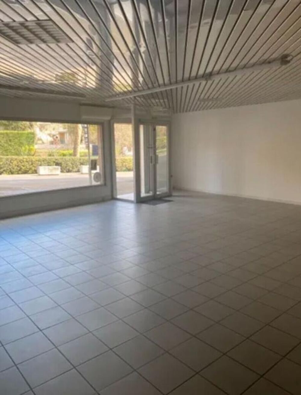 Vente Immeuble EXCLUSIVITE , MANOSQUE, LOCAL COMMERCIAL de 144 m² en RDC de l'immeuble du MANUESCA Manosque