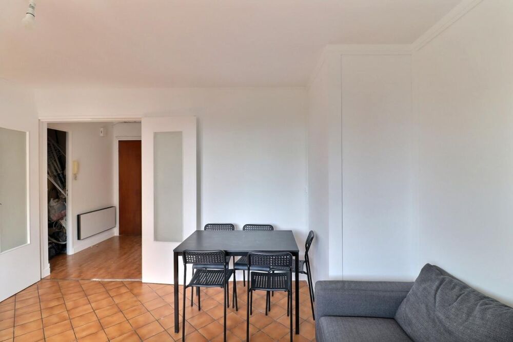 A seulement 6/7 MN A PIED DE LA GARE du centre ville a proximité du MONOPRIX bel appartement 62m2 3 pieces 2 chambres traversant