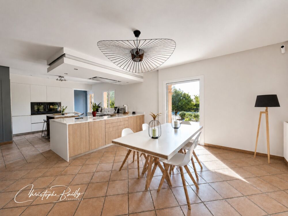 Maison familiale de 182 m² avec piscine et jardin arboré à Rouffiac-Tolosan (31180)