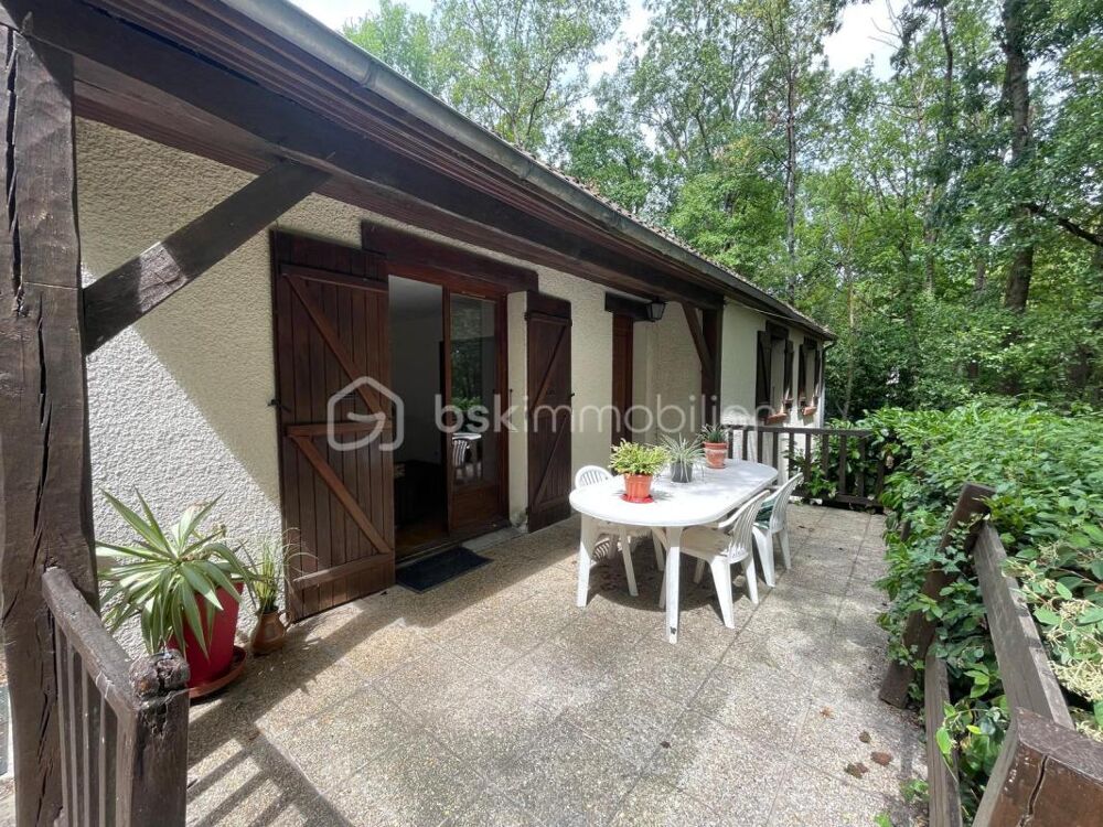 Maison avec sous-sol et terrain de 2270m²