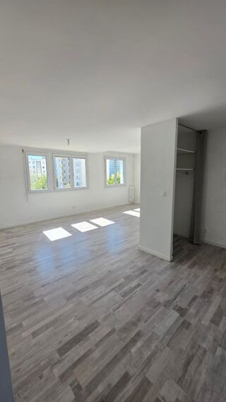  Appartement à louer 3 pièces 69 m²