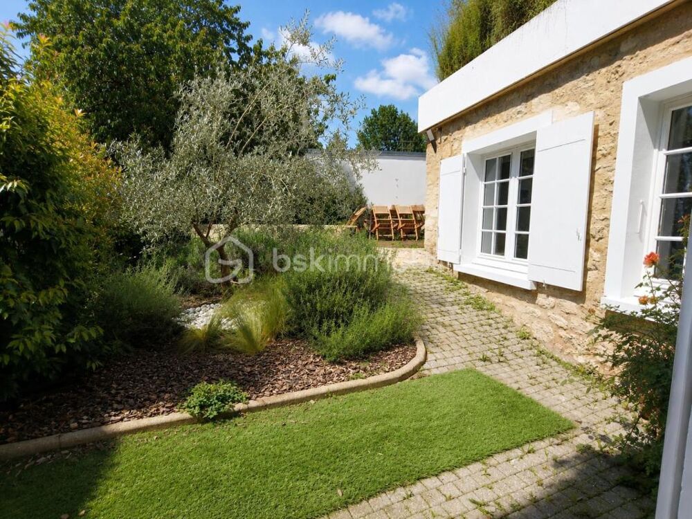 CHAVENAY CENTRE  Maison rénovée avec jardin et garage
