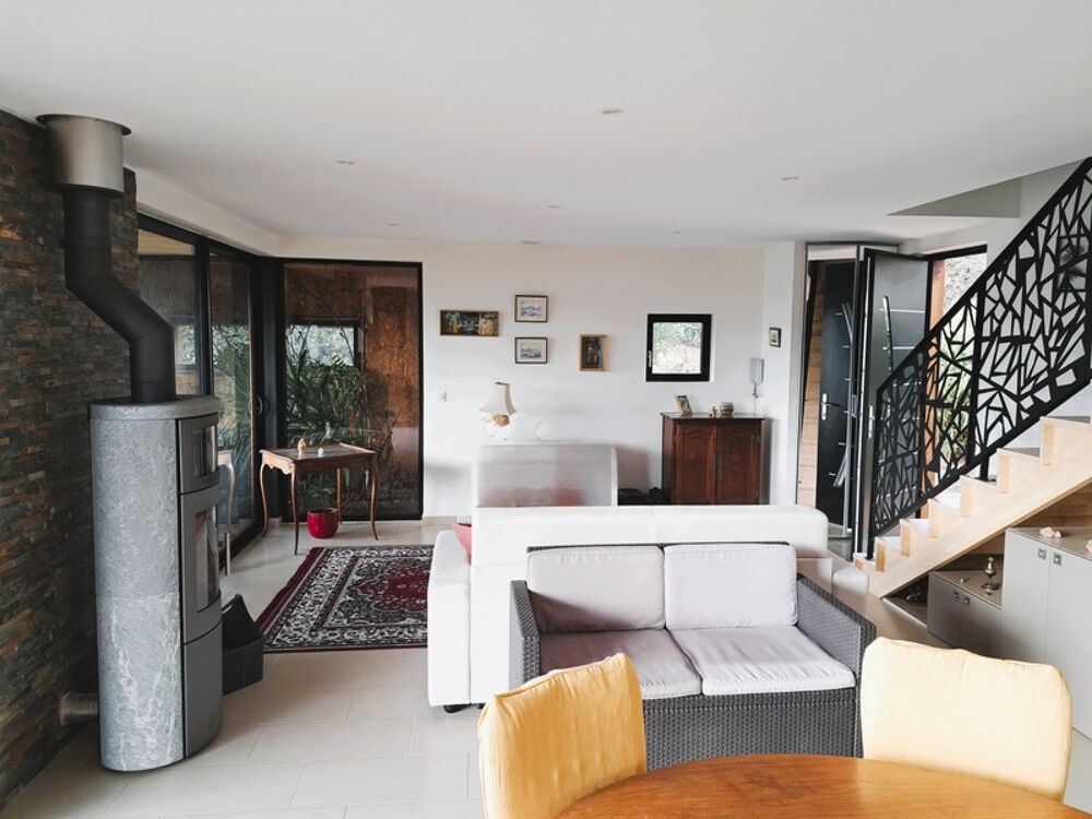 TAVERNES(VAR) Maison D'ARCHITECTE BIOCLIMATIQUE 5 PIECES / 2998m² clos