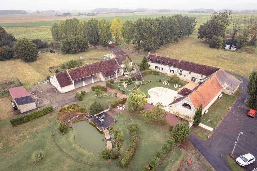 Ferme du 17eme sur 4,2ha à Sainte Maure de Touraine: Mariage/Evènementiel: Opportunité d'investissement unique!