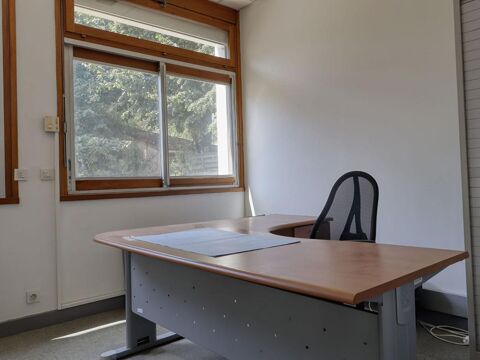   MAZAMET - Immeuble de bureaux d'environ 575 m² avec parking privatif ! 
