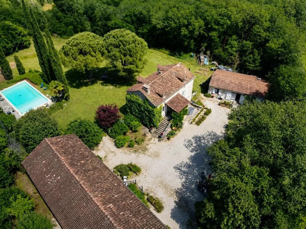 Vente Maison Ensemble immobilier, 375 m² dans le Lot, proche St-Cirq-Lapopie Berganty