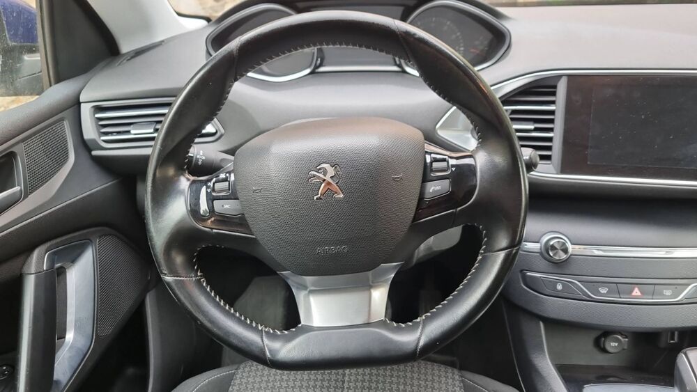 308 II 1.2 PureTech 110 Allure - Entretien constructeur 2018 occasion 69300 Caluire Et Cuire