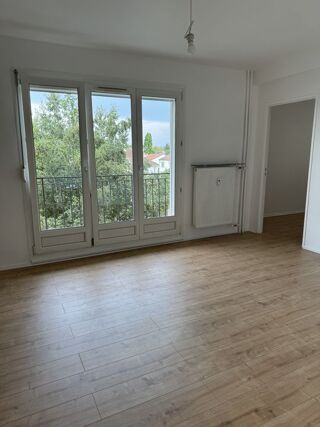  Appartement à louer 4 pièces 76 m²